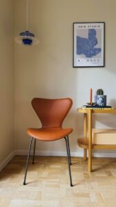 7'er stol læder. Betrækket er aftageligt.