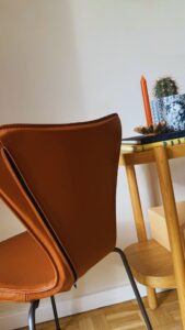 7'er stol læder. Betrækket er aftageligt.