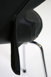 7'er stol læder. Betrækket er aftageligt.